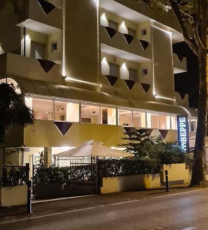 Hotel Beppe Римини Экстерьер фото