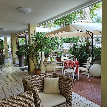 Hotel Beppe Римини Экстерьер фото