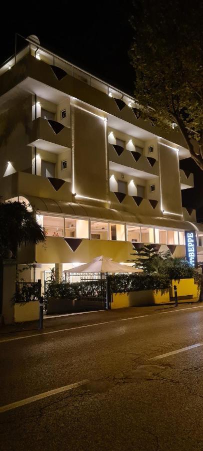 Hotel Beppe Римини Экстерьер фото