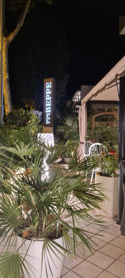 Hotel Beppe Римини Экстерьер фото