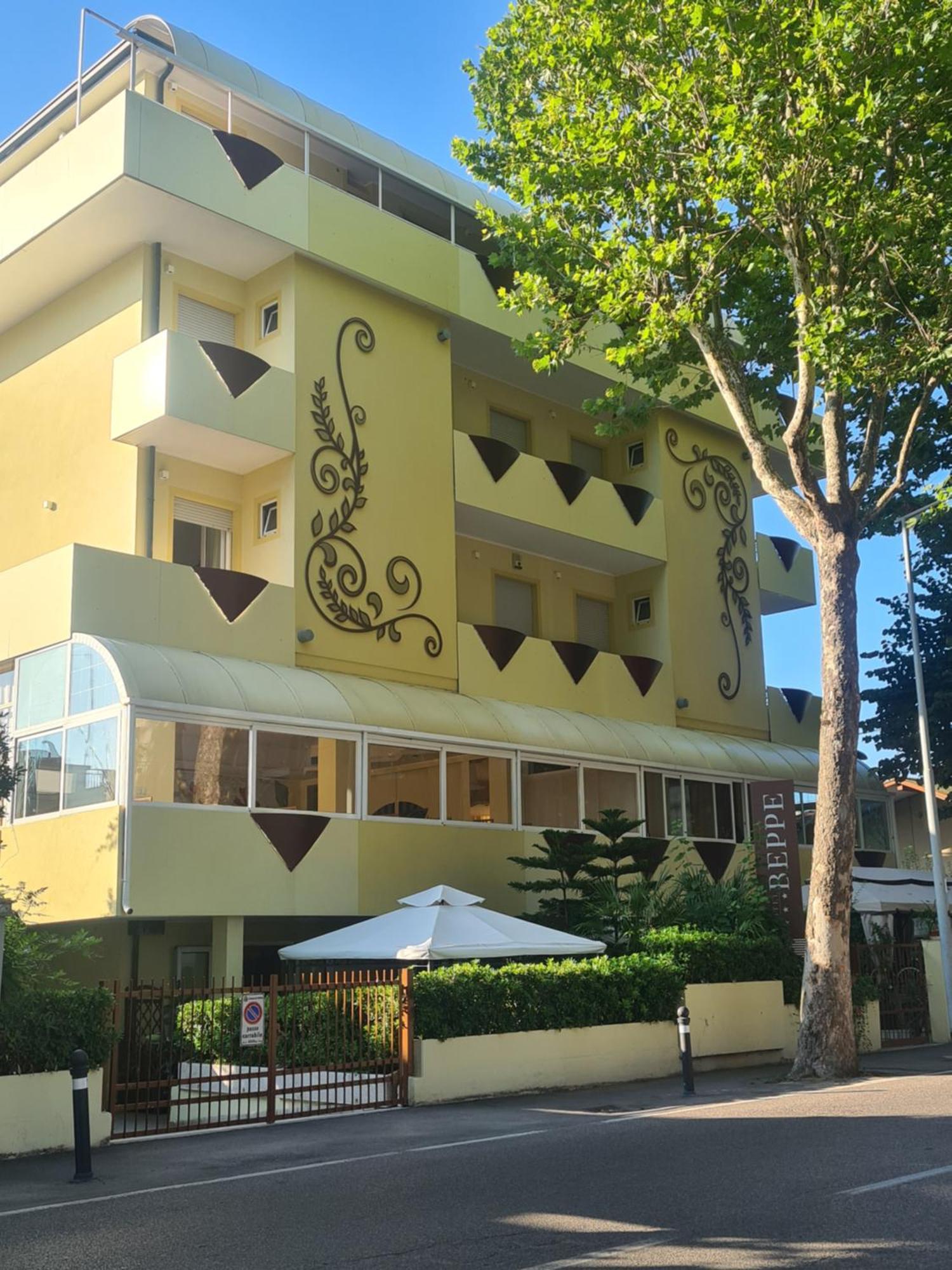 Hotel Beppe Римини Экстерьер фото