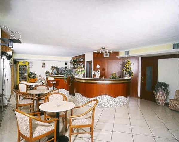 Hotel Beppe Римини Экстерьер фото